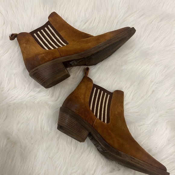 VIVIAN tan suede ankle booties size 37 NEW - Picture 2 of 8